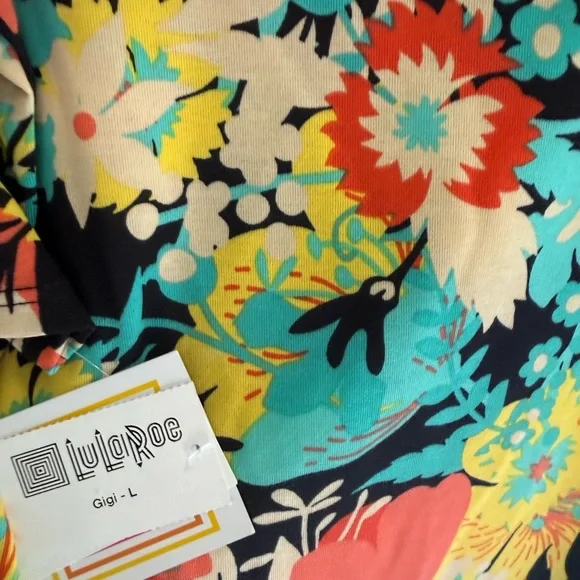 LuLaRoe Gigi (Black Multicolor Floral Short Sleeve Top) - Picture 3 of 4